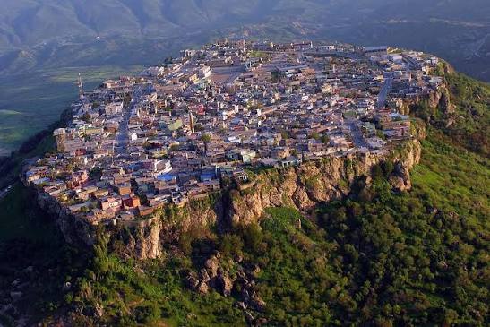 Ville kurde située au sommet d’une colline